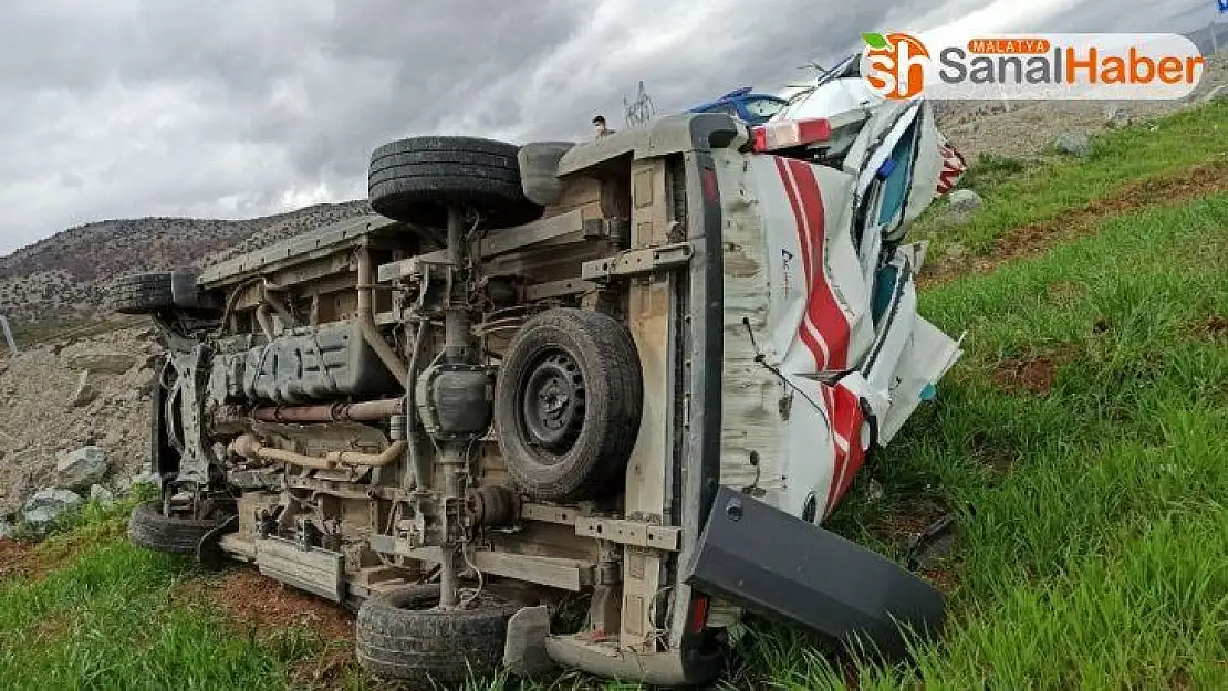 Kahramanmaraş'ta 112 sağlık ekibi kaza yaptı: 3 yaralı