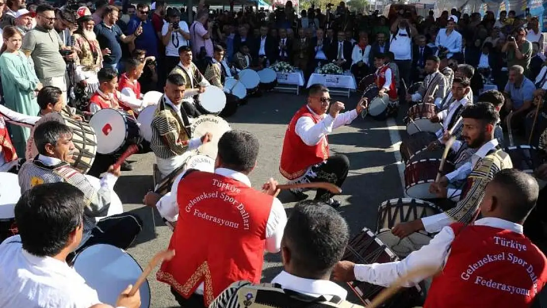 'Kahramanmaraş´ta davullu zurnalı köprülü kavşak ve bulvar açılışı'