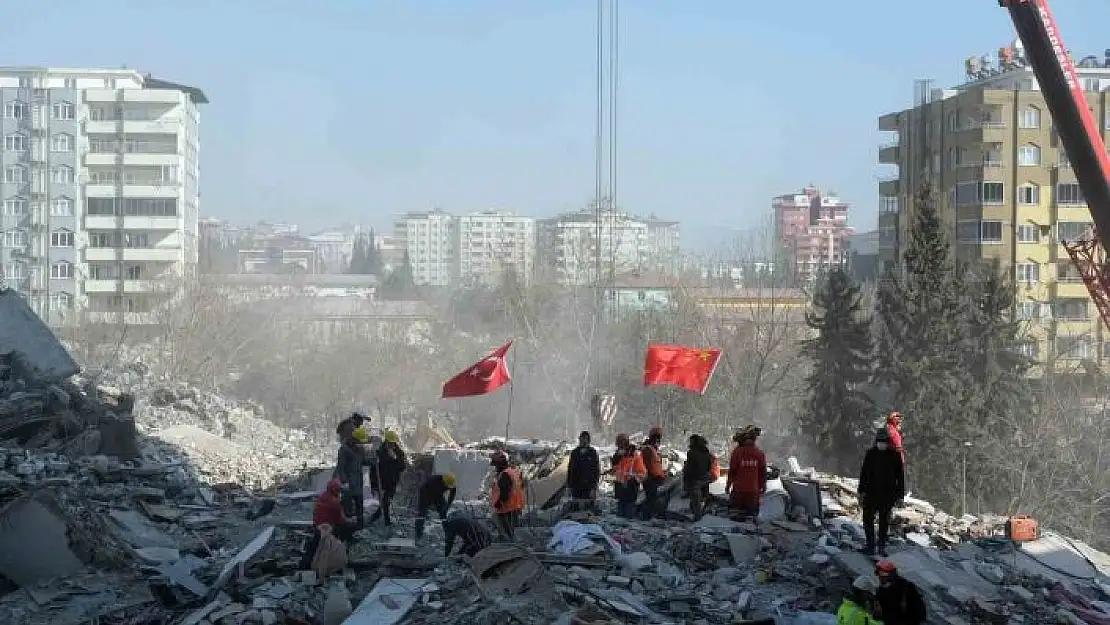 'Kahramanmaraş´ta depremin 7. gününde ailelerin umutlu bekleyişi sürüyor'