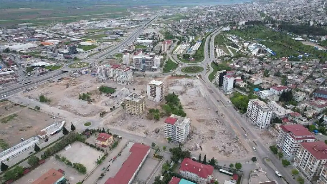 'Kahramanmaraş´ta Ebrar Sitesi´nin enkazını kaldırma çalışmaları devam ediyor'
