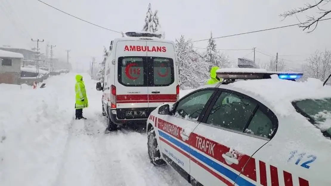 'Kahramanmaraş´ta hastalanan vatandaşa ve yolda kalan ambulansa yardım'