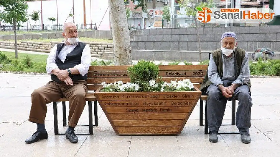 Kahramanmaraş'ta herkes evde yaşlılar sokakta