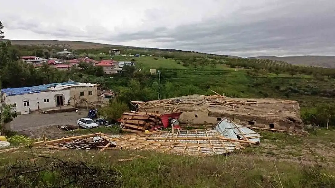 'Kahramanmaraş´ta hortum ağaçları yerinden söktü, çatıları uçurdu'