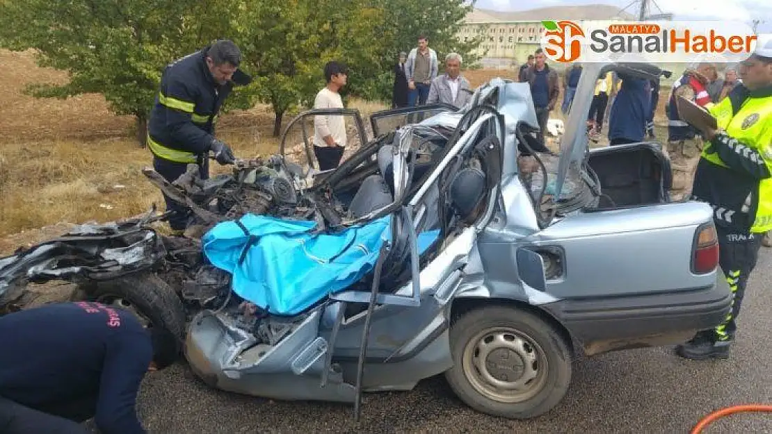 Kahramanmaraş'ta kamyon ile çarpışan otomobil hurdaya döndü: 1 ölü