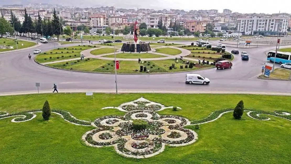 'Kahramanmaraş´ta kavşak ve refüjlerde çiçek açtı'