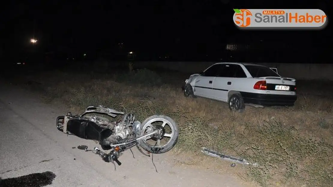 Kahramanmaraş'ta motosiklet ile otomobil çarpıştı: 1'i ağır 2 yaralı