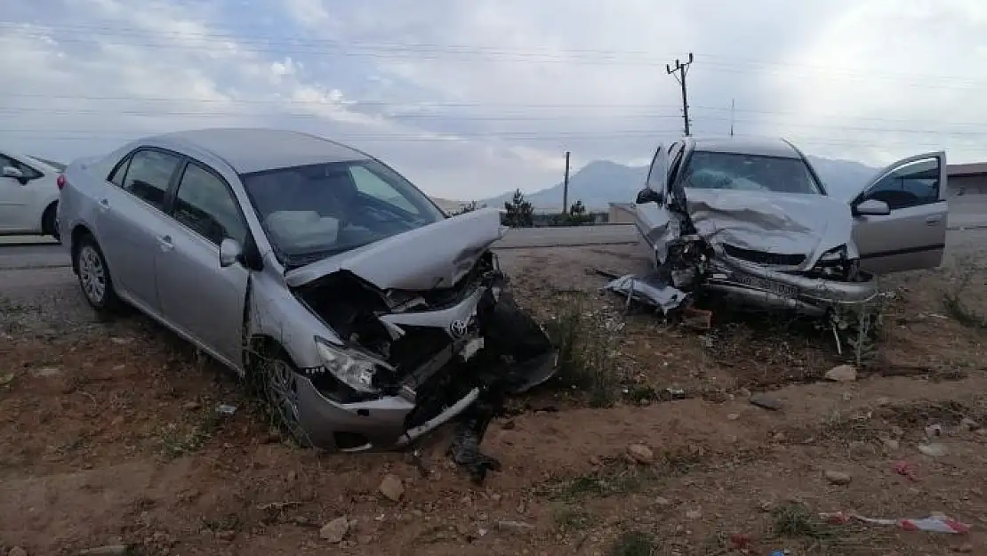 'Kahramanmaraş´ta otomobiller çarpıştı: 5 yaralı'