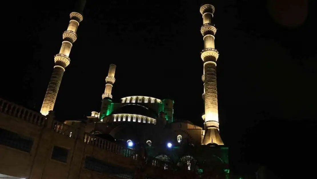 'Kahramanmaraş´ta Regaip Kandili dualarla idrak edildi'