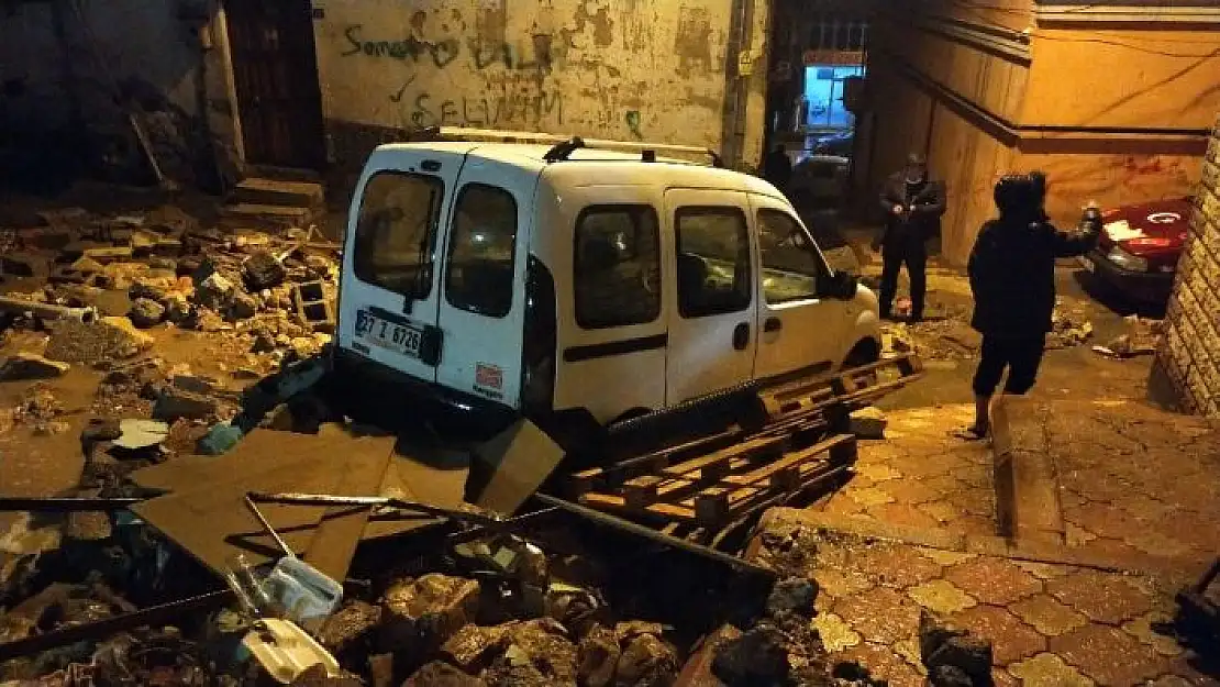 'Kahramanmaraş´ta şiddetli yağmur sonrası okulun istinat duvarı çöktü'
