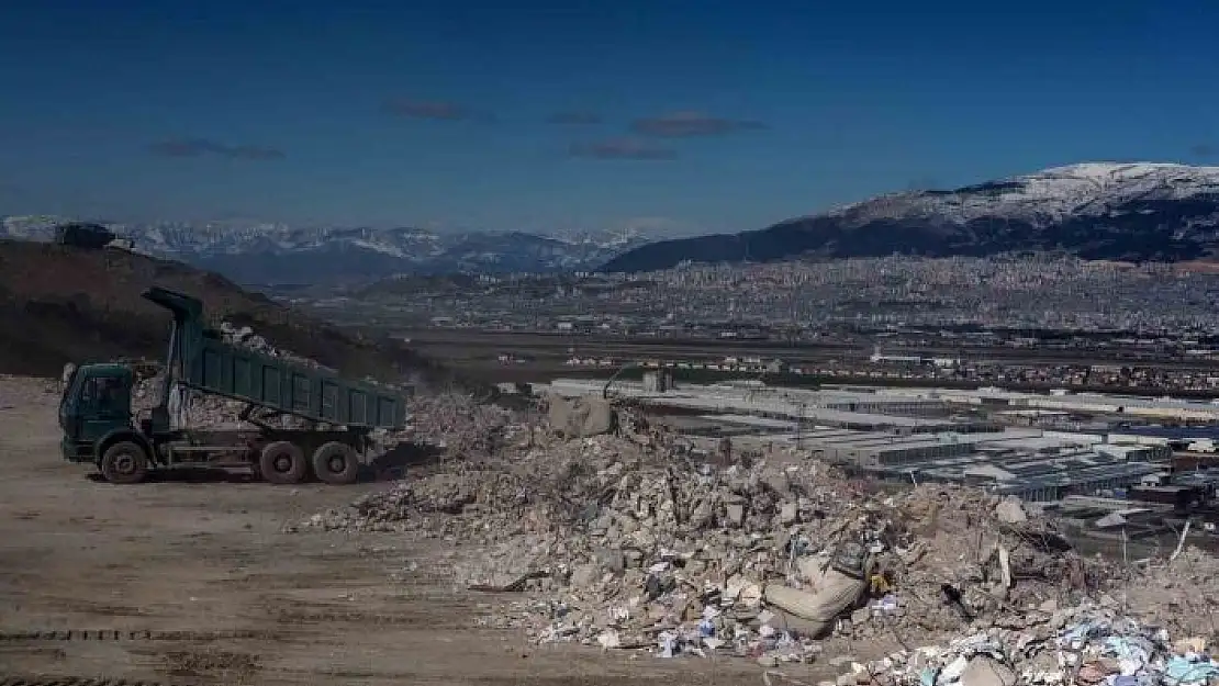 'Kahramanmaraş´ta taşınan enkazlar şehrin manzarası ile birleşti'