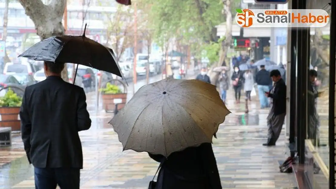 Kahramanmaraş'ta vatandaşlar ne virüs dinledi ne yağmur