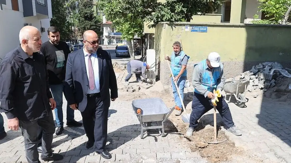 'Kahramanmaraşta yıkım çalışmalarında hasar gören kaldırımlar yenileniyor'