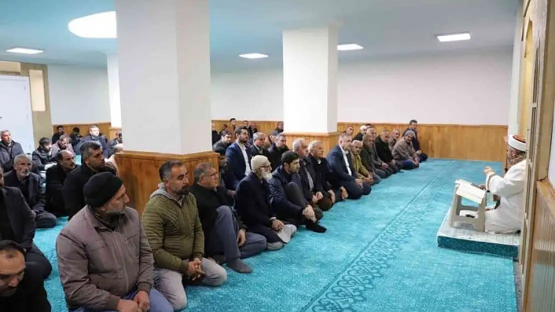 'Kahta´da 100. Yıl cami ibadete açıldı'