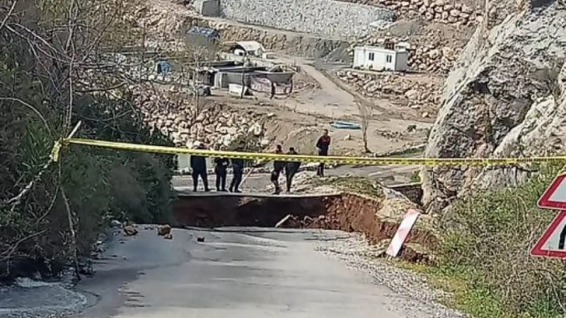 'Kahta´da köylere ulaşım sağlayan yol heyelan nedeniyle kapandı'