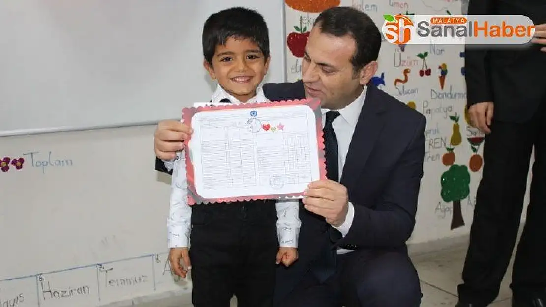 Kahta'da öğrencilerin karne sevinci