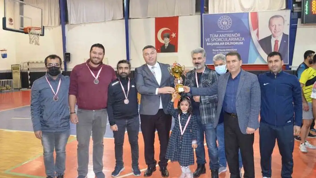 'Kahta´da öğretmenler voleybol turnuvası sona erdi'