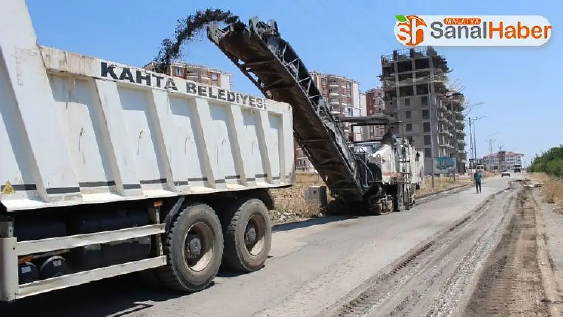 Kahta'da yol yenileme çalışmalara devam ediyor