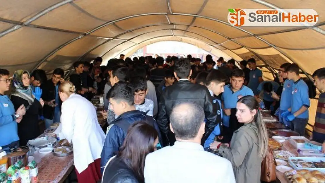 Kahta İmam Hatip Lisesi Afrika için kermes düzenledi