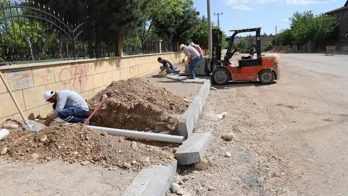 'Kahta´nın işlek caddelerinde kaldırım çalışmaları başladı'