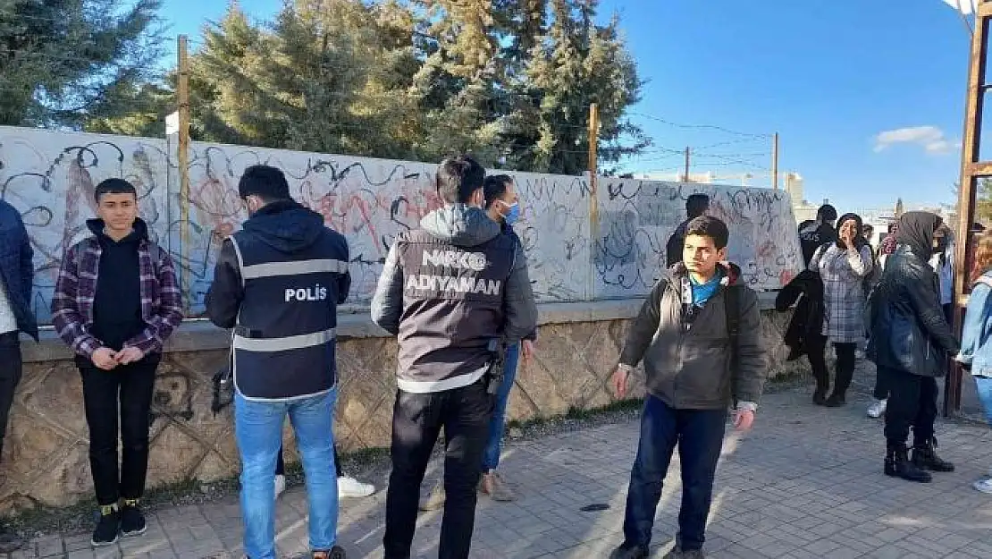 'Kahta polisi, okulun ilk gününde denetim gerçekleştirdi'