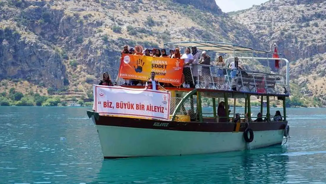 'Kahtalı kadınlar tarihi alanları gezdi'