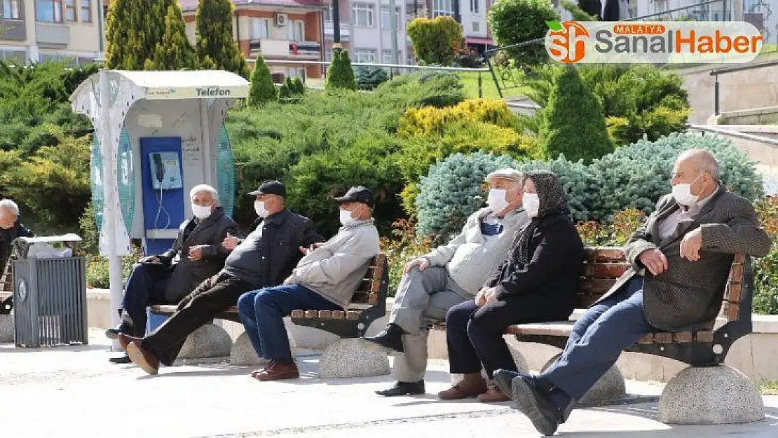 Kaldırılmalarına tepki göstermişlerdi, sosyal mesafeyi koruyarak keyfini çıkarttılar