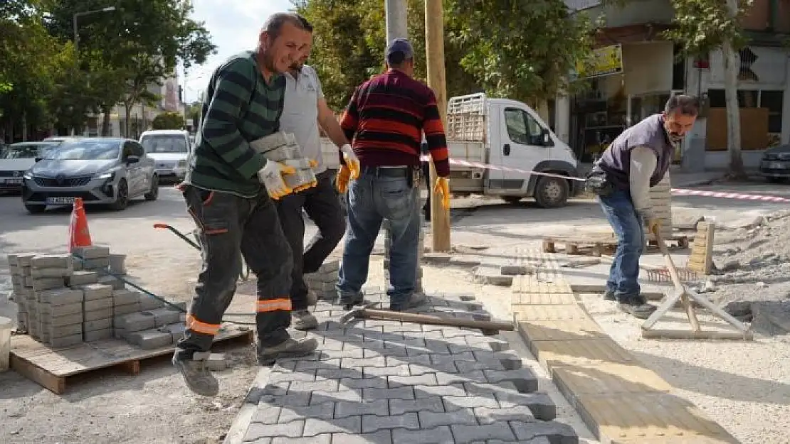 'Kaldırım düzenleme çalışmaları devam ediyor'