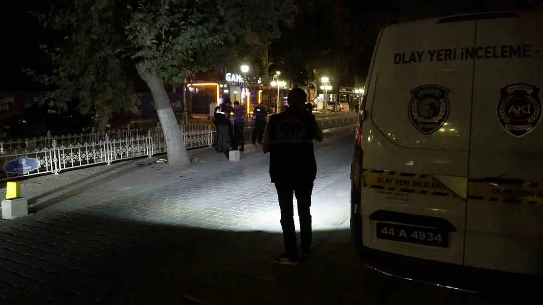 Malatya'da kaldırımda yürürken topuğundan silahla vuruldu