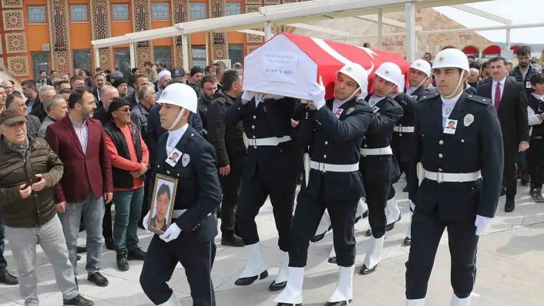 'Kalp krizinden hayatını kaybeden polis memuru son yolculuğuna uğurlandı'