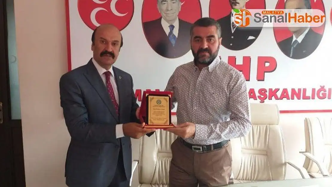 Kamu-Sen'den MHP'ye teşekkür plaketi