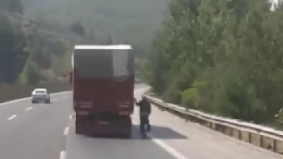 'Kamyon arkasında tehlikeli bisiklet yolculuğu'