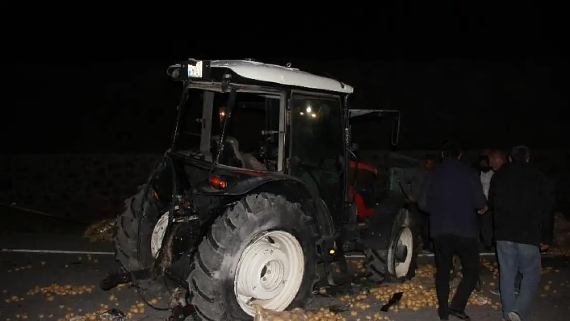 'Kamyon ile traktör çarpıştı ortalık savaş alanına döndü: 1 ölü, 3 yaralı'