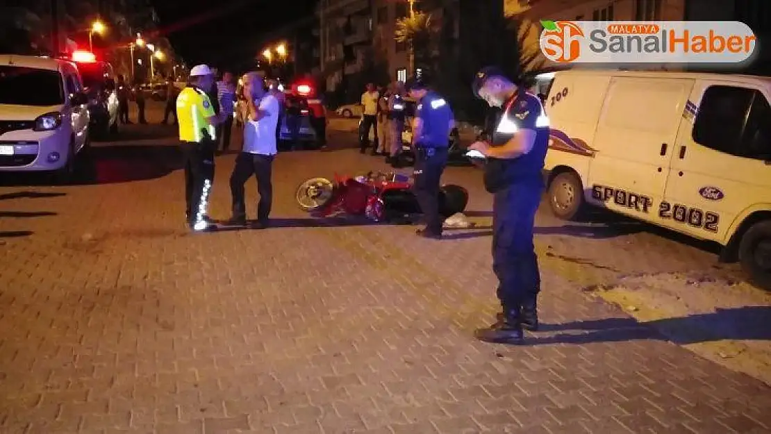 Kamyonet ile motosiklet çarpıştı: 1 yaralı