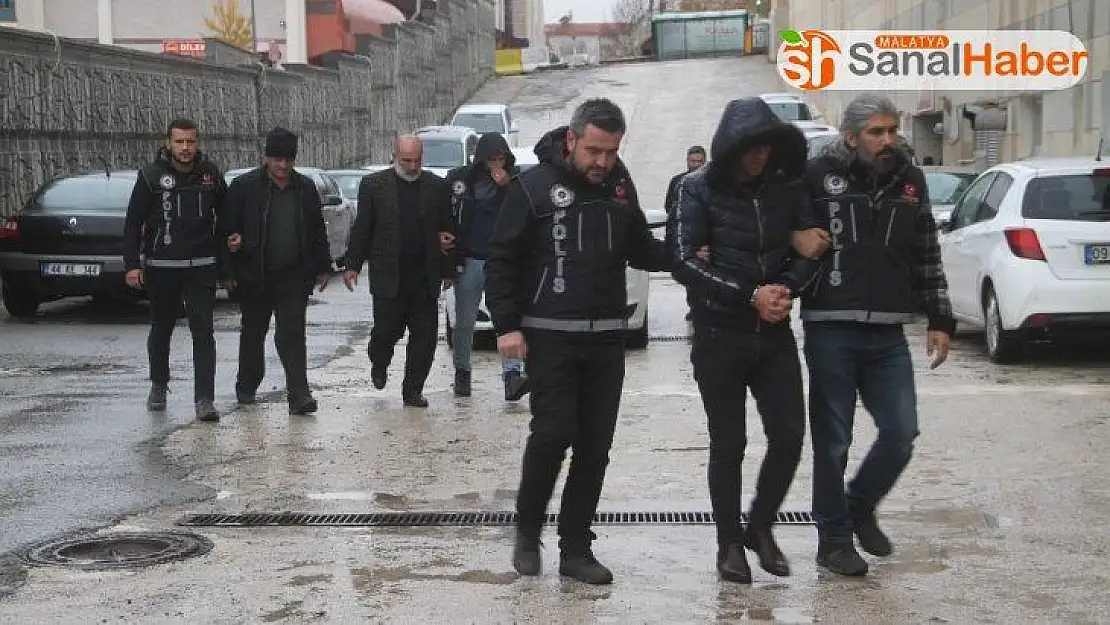 Kamyonet kabininde 18 kilo 600 gram esrar ele geçirildi