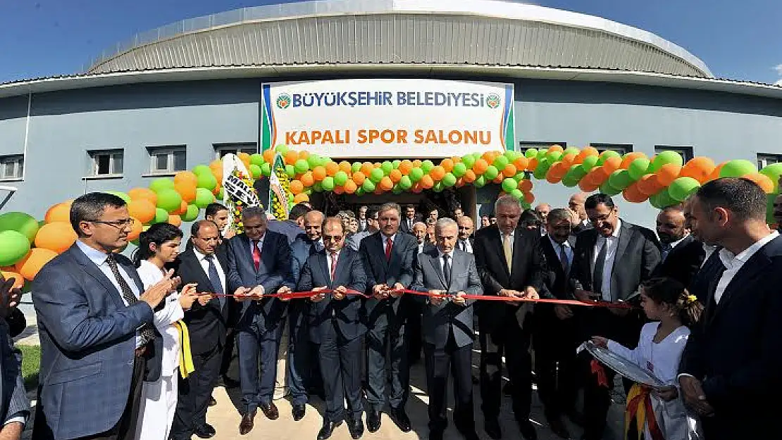 BÜYÜKŞEHİR KAPALI SPOR  SALONU TÖRENLE AÇILDI