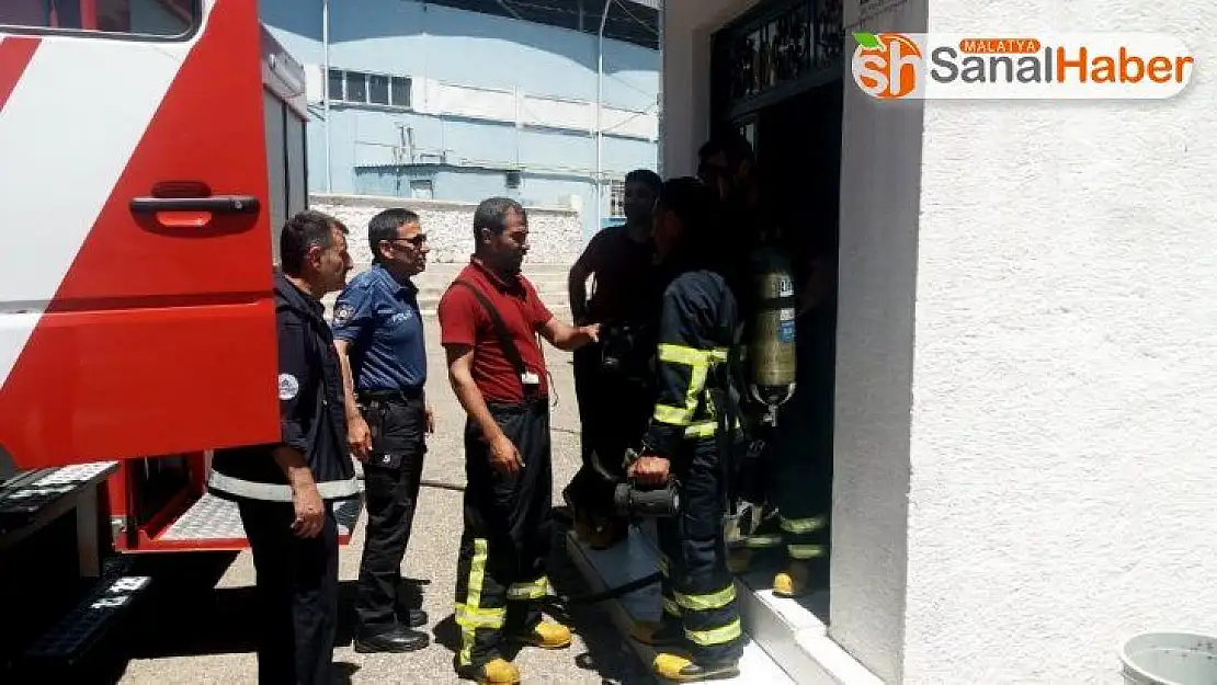 Kapalı spor salonunda yangın