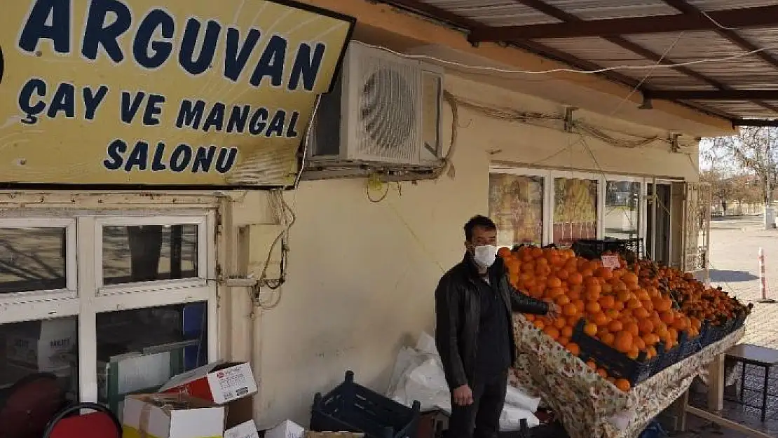 'Kapatılan kahvehane ve çay ocağı işletmecilerinden manav hizmeti'