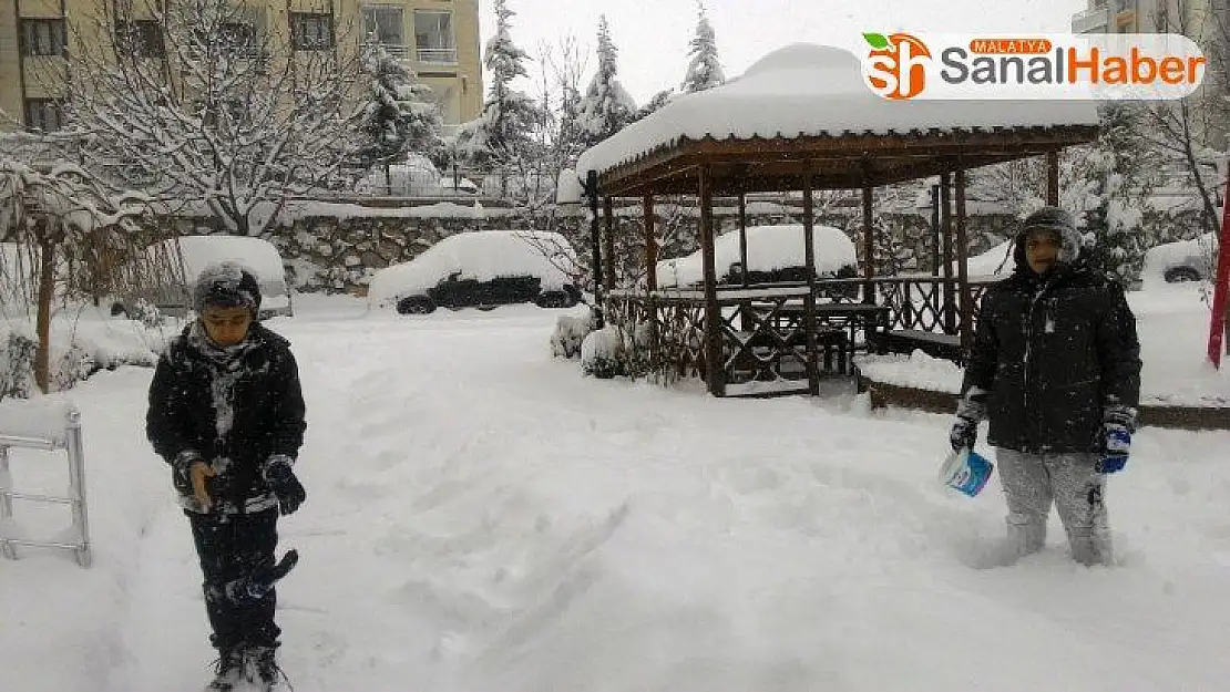 Kar en fazla çocukları sevindirdi, sürücüleri üzdü