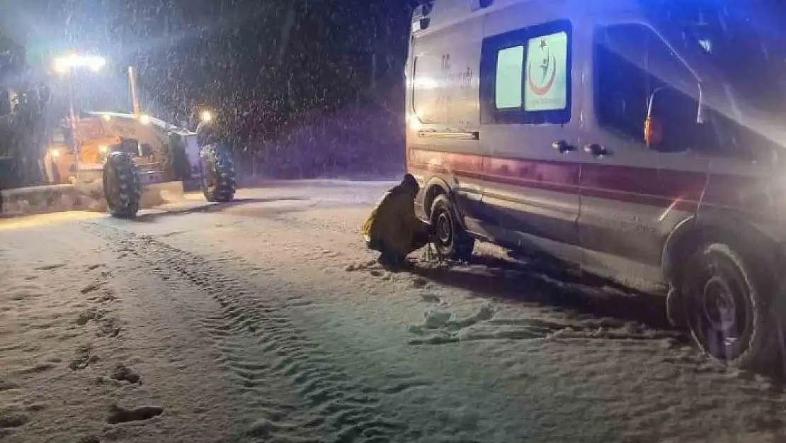 'Kar nedeniyle köyde mahsur kalan hasta uzun uğraşlar sonucu hastaneye kaldırıldı'