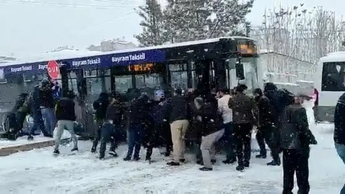 'Kar nedeniyle yollar buz pistine döndü, araç sürücüleri zor anlar yaşadı'