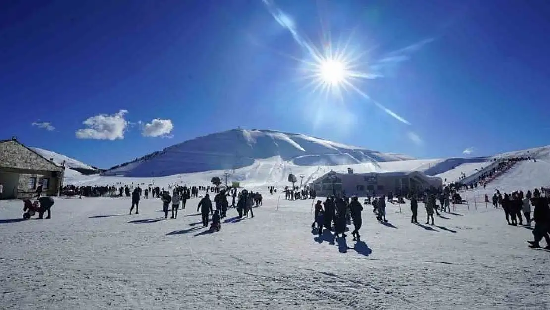 'Kar yağdı, kayak merkezi doldu'