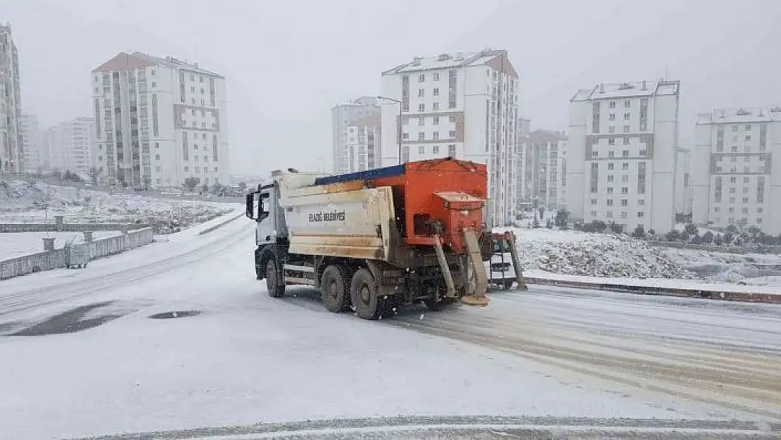 'Kar yağışıyla birlikte belediye ekipleri çalışmalarına başladı'