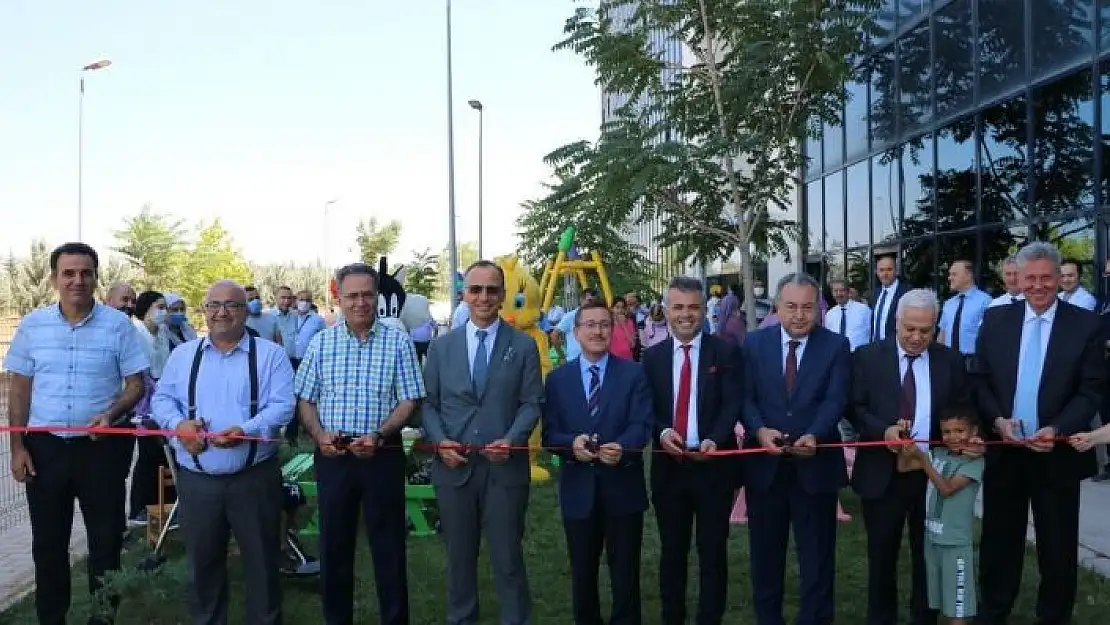 'Karaciğer Nakli Enstitüsüne toplantı salonu ve oyun parkı'