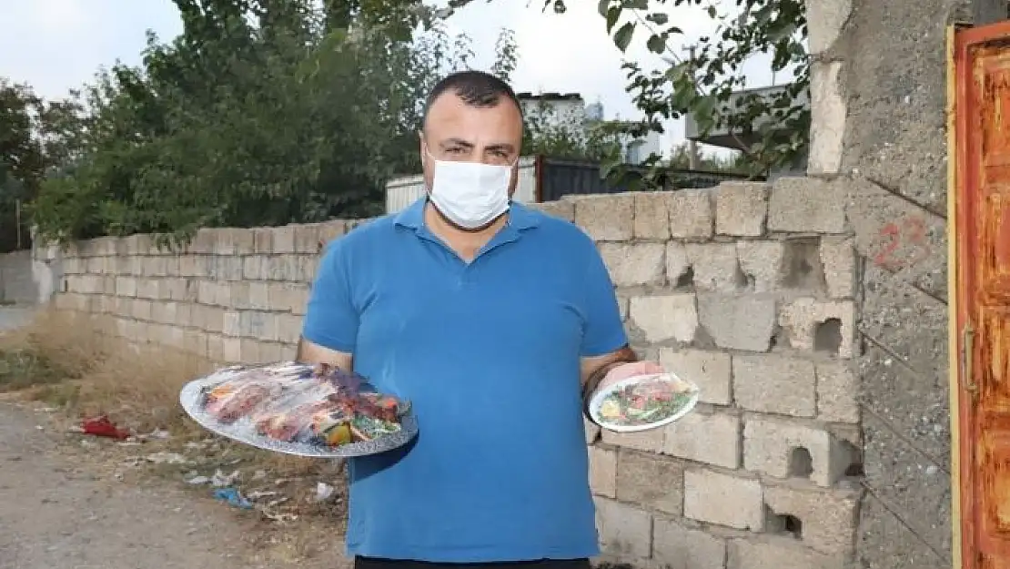 'Karantinadaki ailelere kebap ikramı'