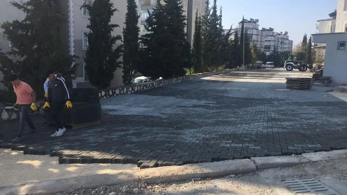 'Karapınar Mahallesinde kilitli parke taşı çalışması'