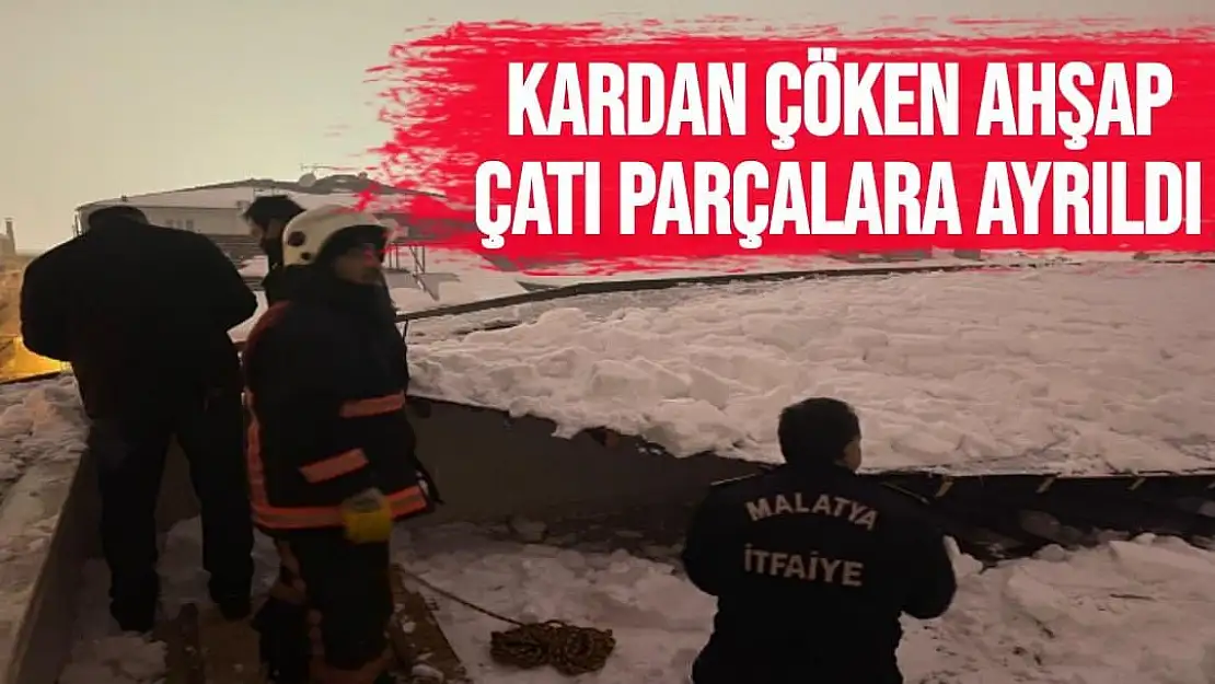 Kardan çöken ahşap çatı parçalara ayrıldı