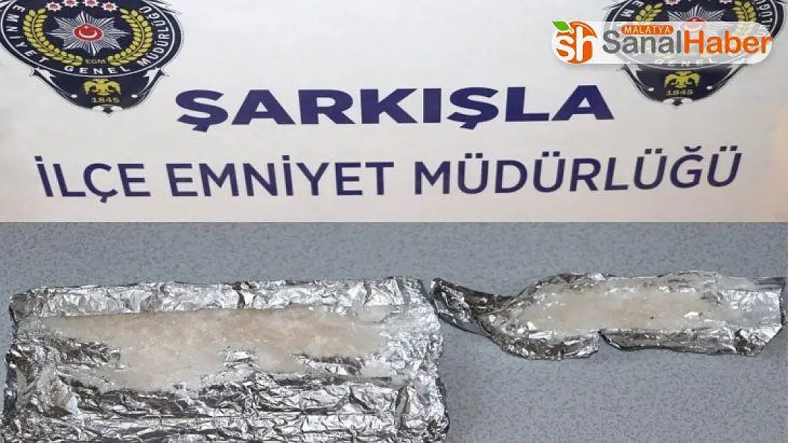 Kargo ile uyuşturucu kaçırmak istediler