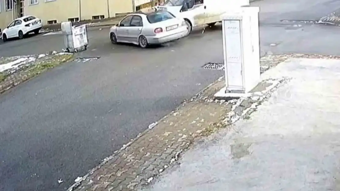 'Kargo minibüsü ile otomobil çarpıştı: 5 yaralı'