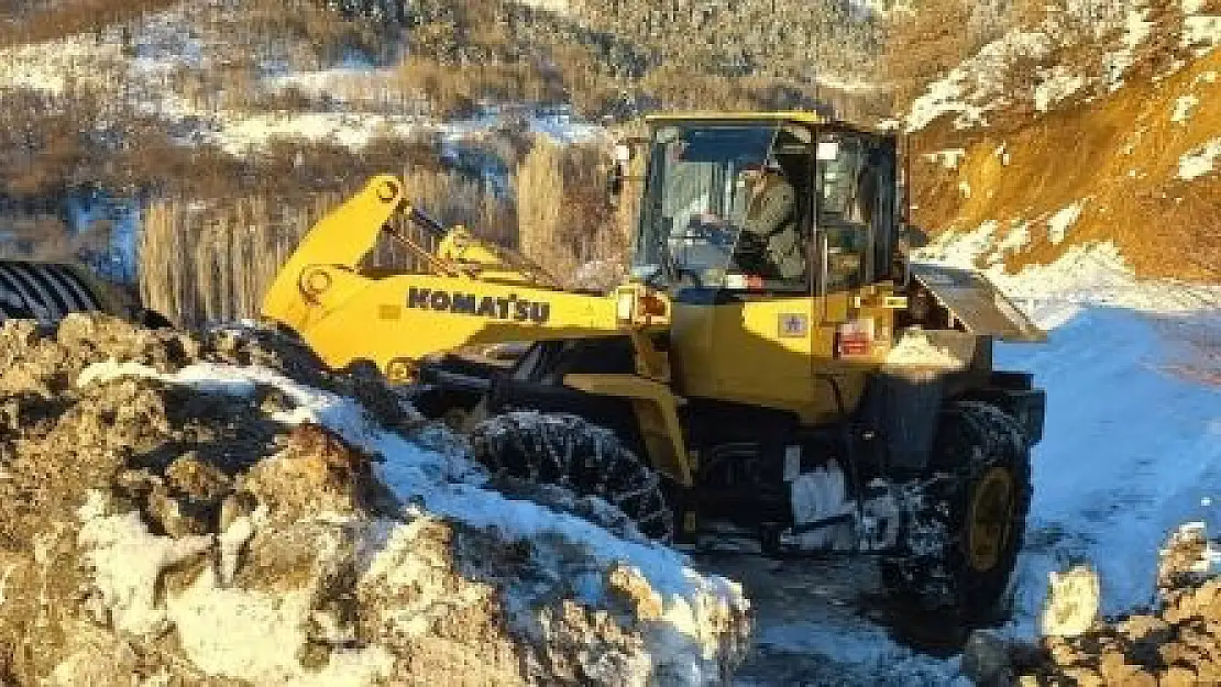 'Kayalar köy yolunu kapattı, ekipler seferber oldu'