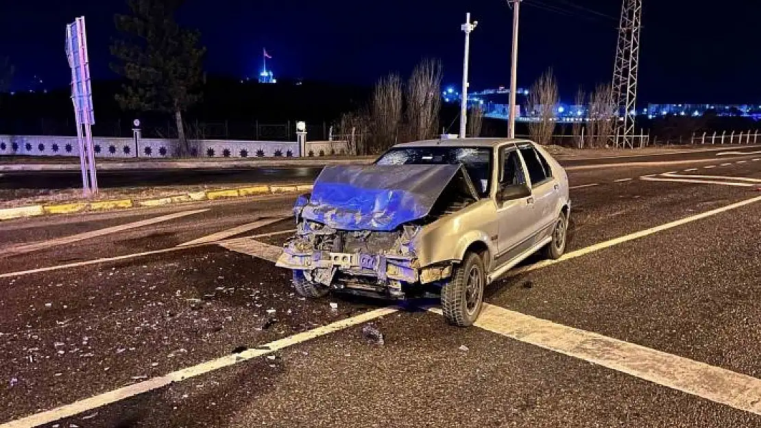 'Kayganlaşan yol kazayı beraberinde getirdi:2 yaralı'